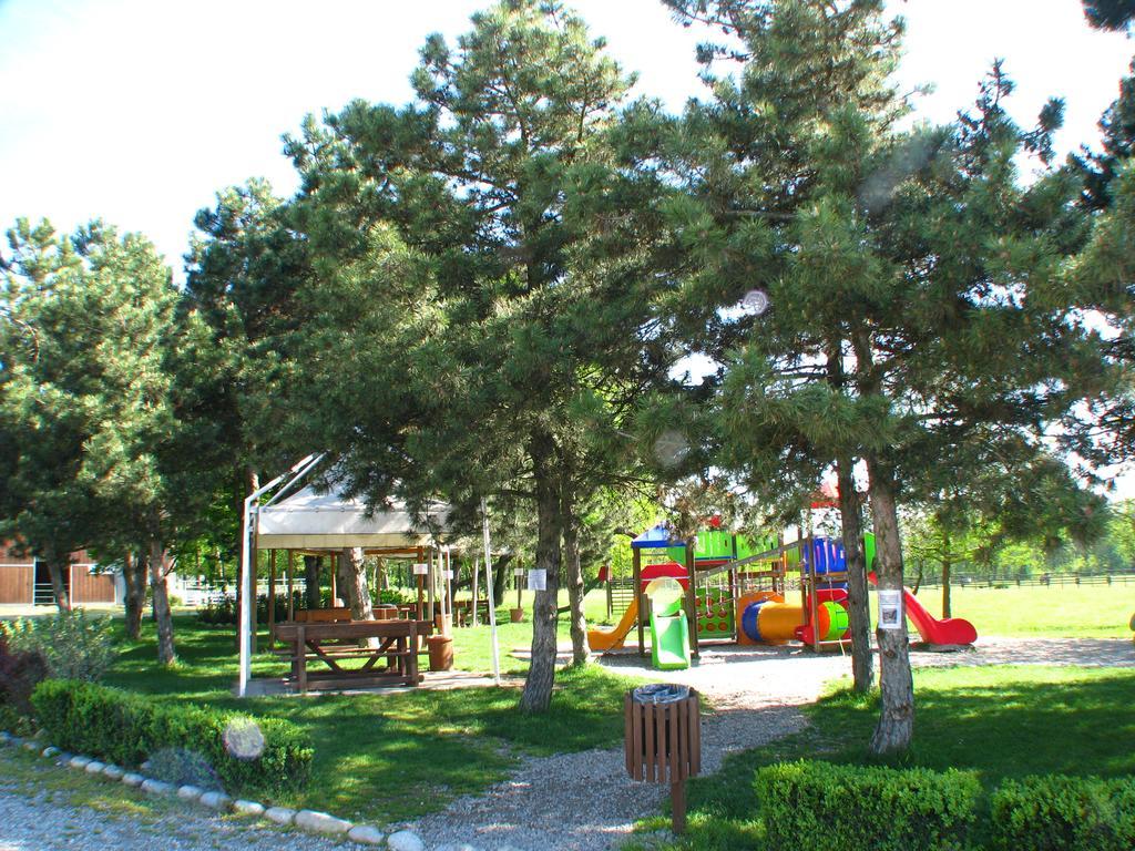 Agriturismo Cassinazza Orsenigo Luaran gambar
